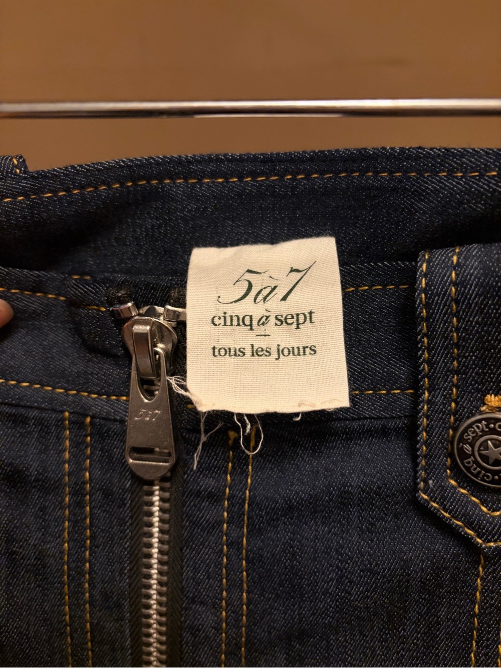 Cinq à Sept 5 à 7 Dark Wash Front Zip Flare Jeans Size 0/2